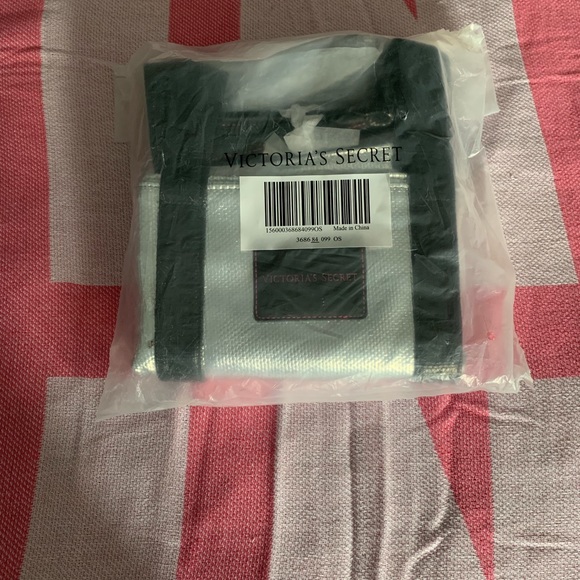 NWT Victoria’s Secret Weekender Tote Bag - Picture 3 of 3